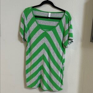LuLaRoe Green and Gray Chevron Short Sleeve Top